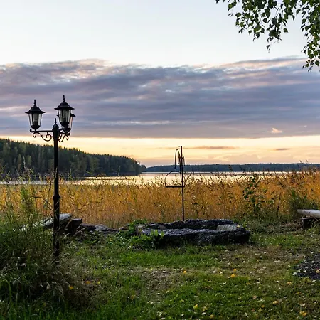 Perinnehirsitalo 木屋 维塔萨里